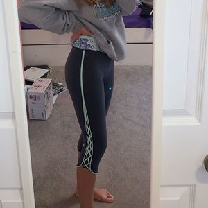 Lululemon Athletica/Ivviva cute cropped leggings